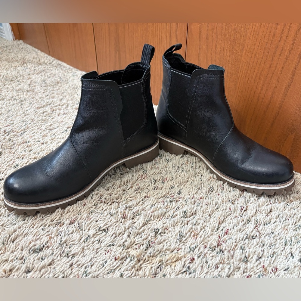 Chaco Women’s Fields Waterproof Black Chelsea Leather Ankle Boots Size 8.5